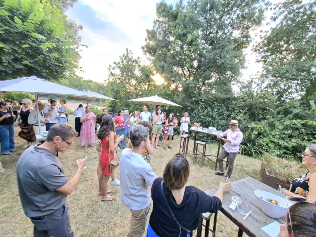 équipe partageant des moments de convivialité